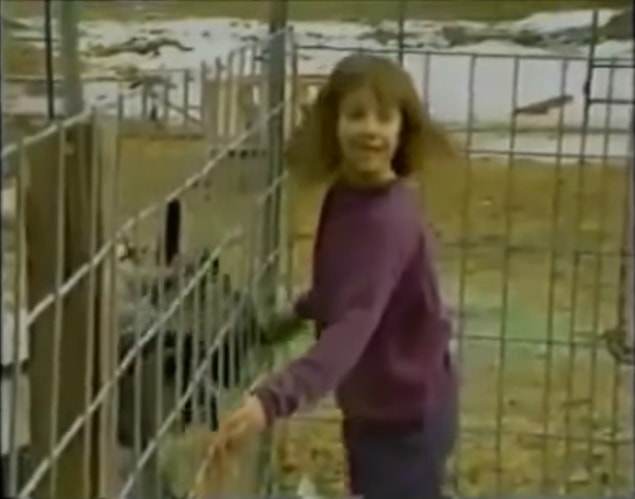 1989 Nisan'ında bağlanma bozukluğu olan ve tehlike arz eden çocukları yetiştirme konusunda uzmanlaşmış özel bir yuvaya veriliyor.