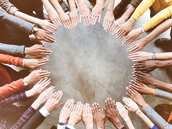 1. Посмотрите на фотографию в течение 10 секунд, а зачем выберите изображение, максимально похожее на фото: