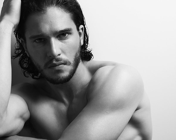 7. Классика жанра: черно-белая фотосессия топлес!🔥