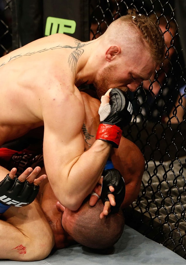 O dönem John Kavanagh adlı antrenörle çalışıyordu.