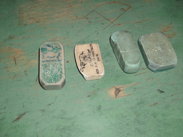 14. Вкусно пахнущие ластики, которыми ученики любили "чистить" белые парты, когда было уж совсем скучно