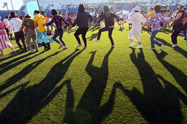 6. В чём особенность национального бурятского танца, называемого ёхором?