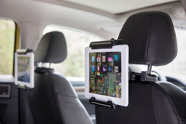 Он рассчитан на 7 пассажиров и оснащен грузовым кузовом, который может расширяться до 0,5 кубических метров.