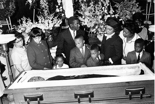 Maç Amerikan siyah özgürlük hareketinin lideri Martin Luther King Jr'in ölümü ile aynı gün oynandı.