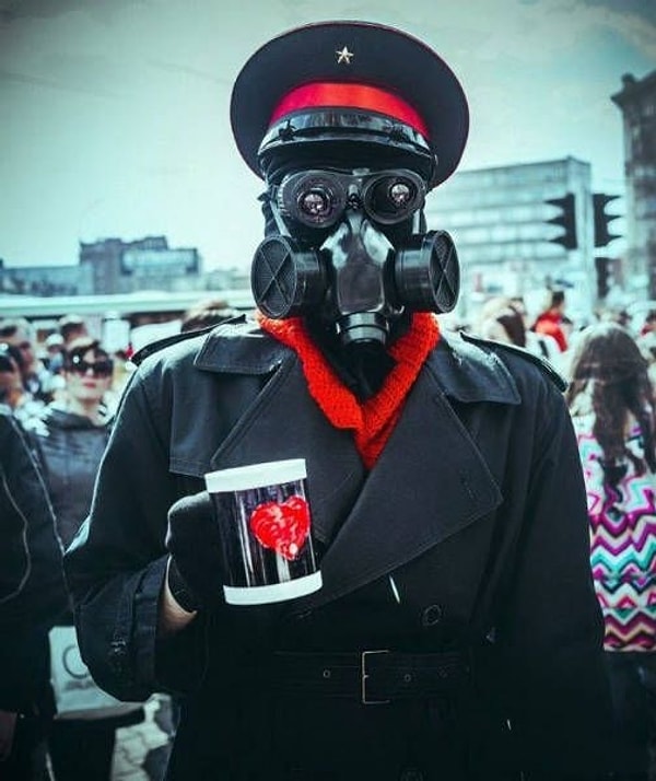 10. Да это же косплей на Капитана из "Романтики апокалипсиса"!