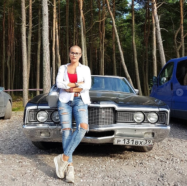 4. Она ведет Instagram-аккаунт для женщин, которые вдохновляются ее примером.