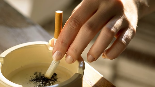 9. Курить сигареты