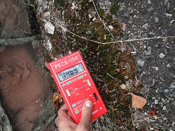 12. Главное правило местного руфинга: запрещено садиться на мох, который в обильном количестве произрастает на крышах. Он впитывает в себя просто чудовищное количество радиации.