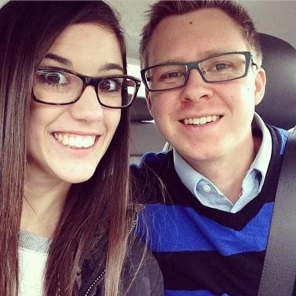 1. Мэттью Джеймс Фелпс рассказал диспетчеру, что он принял слишком много таблеток от кашля и заснул, а когда проснулся, обнаружил, что его жена лежит в крови и зарезана до смерти.