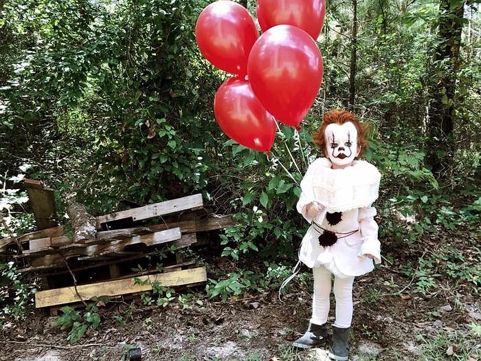Korkunç Fotoğraf Çekimi! "It" Filminden İlham Alıp Küçük Kardeşini Palyaçoya Dönüştüren Genç