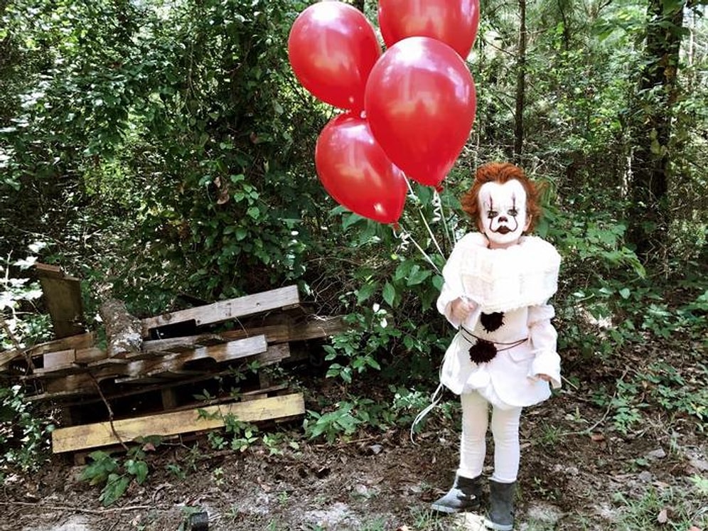 Korkunç Fotoğraf Çekimi! "It" Filminden İlham Alıp Küçük Kardeşini Palyaçoya Dönüştüren Genç