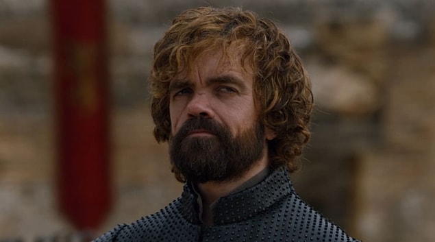 Dolayısıyla o duymadığımız konuşmada da bir anlaşma yaptıklarını tahmin ediyoruz. Bu anlaşma ne olabilir derken aklımıza şu ihtimal geliyor… Tyrion, Cersei’ye Daenerys’in çocuğu olamayacağını söylemiş ve dolayısıyla Dany ölünce, gelecek bebeğin tahta oturacağının güvencesini vermiş olabilir mi?