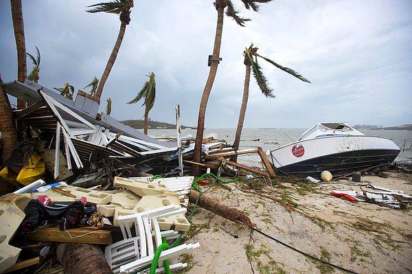 18. Marigot'ta sahile vuran kalıntılar Irma Kasırgası'nın şiddetini ortaya koydu.