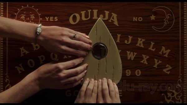 3. Adı ve amacı gibi hikâyesi de biraz lanetli diyebiliriz bu tahtanın. Uzun yıllar Ouija için patent kavgası bile yaşandı.