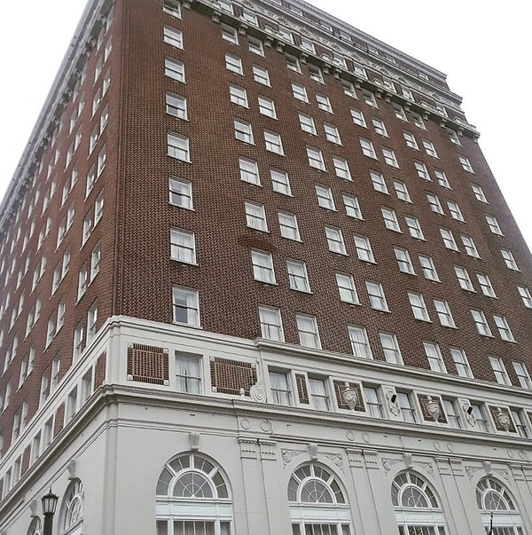 9. Жертва несчастной любви в отеле The Francis Marion, Чарстон, штат Южная Каролина, США