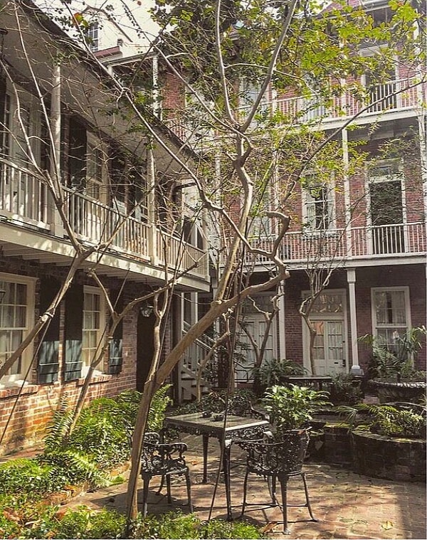 4. Незваные гости в Place D'Arms Hotel, Новый Орлеан, штат Луизиана, США