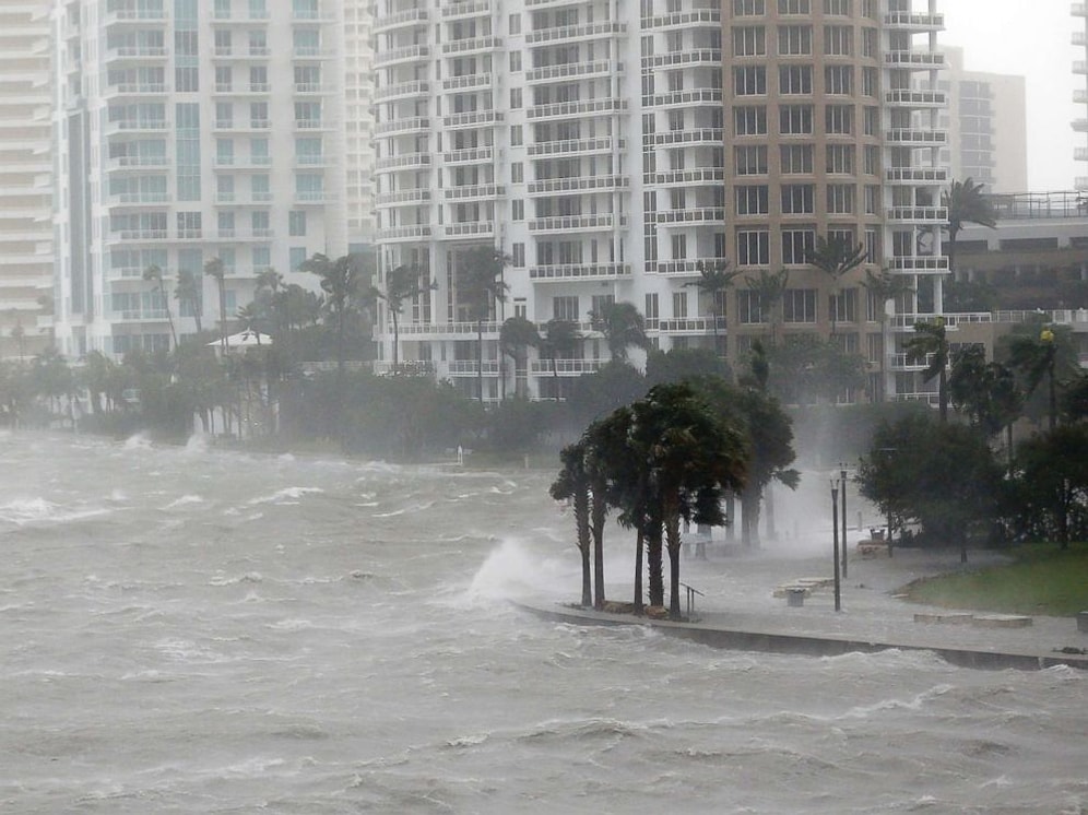 'Irma' Florida’yı Yıkıp Geçiyor: Sosyal Medyadan Videolarla Kasırganın Korkutucu Yüzü