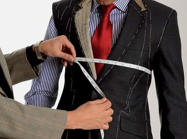 8. Вас рост мешает вам легко находить одежду?