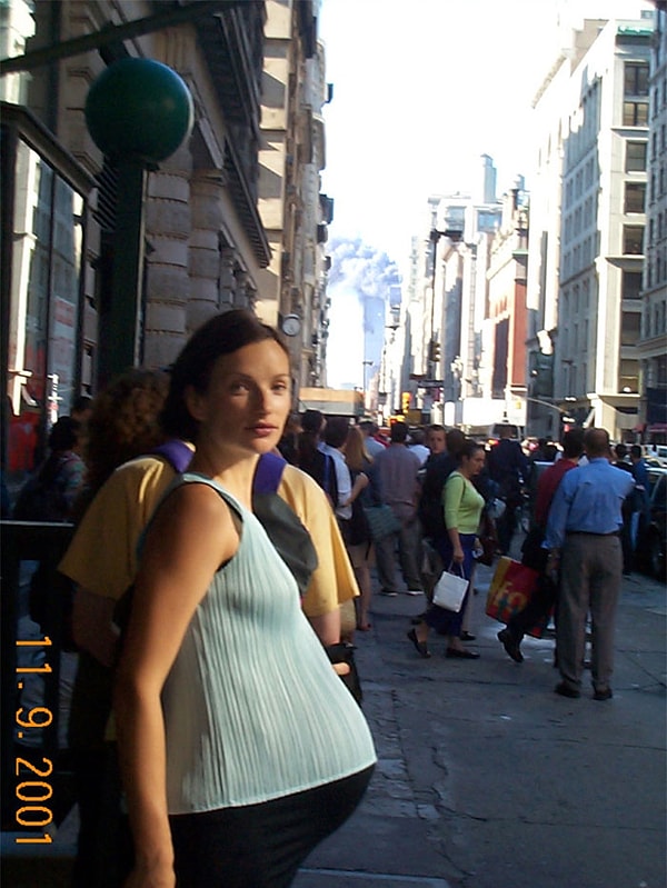 5. Еще не осознавая, что  произошла террористическая атака, архитектор Изабель Дазер на восьмом месяцев беременности попросила своего сослуживца сделать ей селфи.