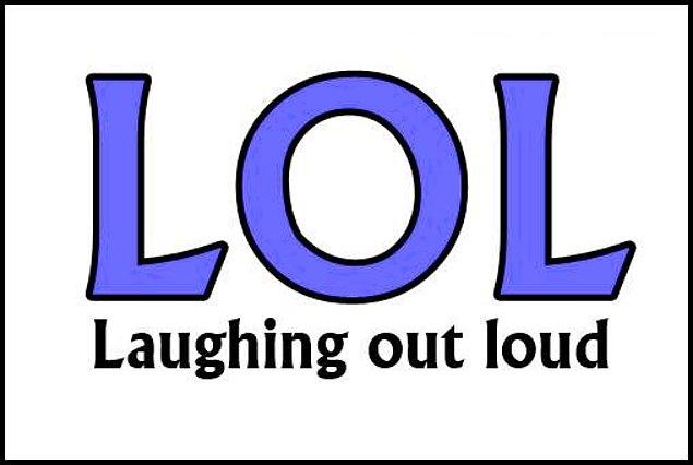 4. LOL: "yüksek sesle gülmek" anlamına gelen "laugh out loud"