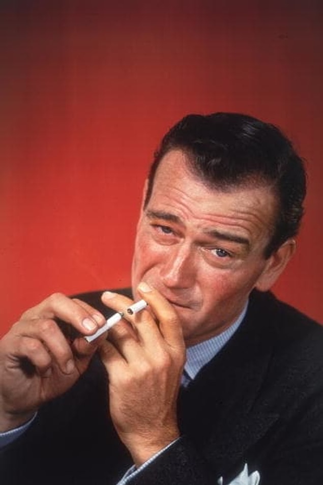 4. Üç farklı boyda peruğu olan John Wayne onları uzunluklarına göre, sırayla takardı.