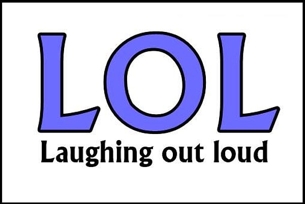 4. LOL: "laugh out loud" или "громко смеюсь"