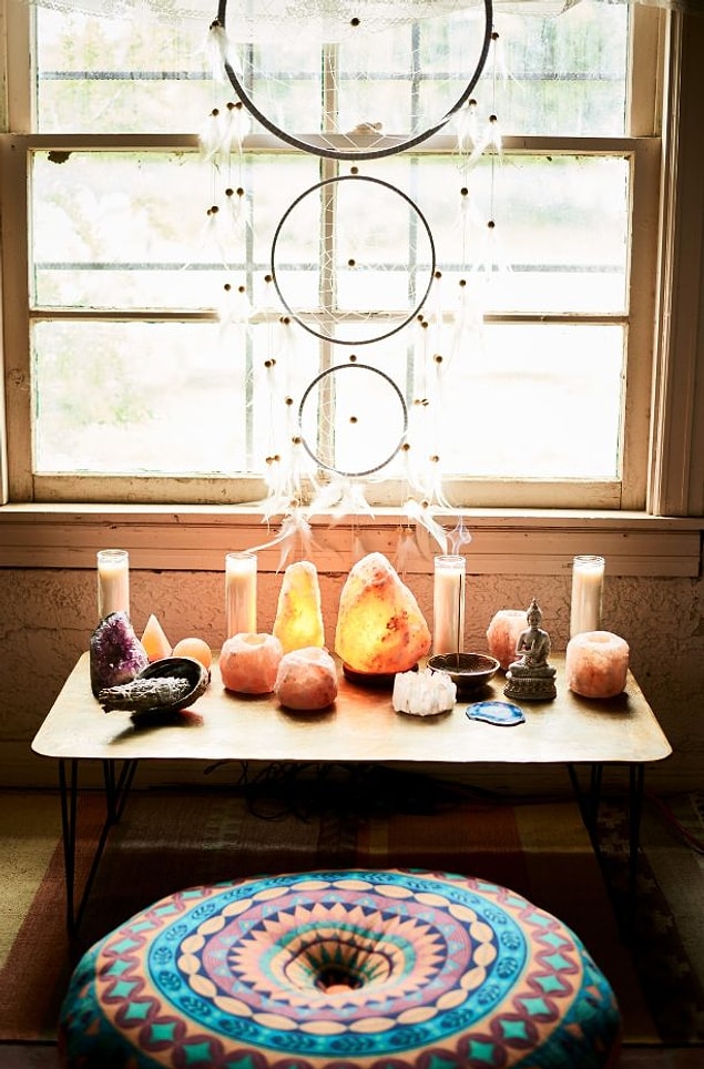 12. Meditasyon, yoga gibi aktiviteler için mistik bir köşe yaratmak da sandığınızdan daha kolay!