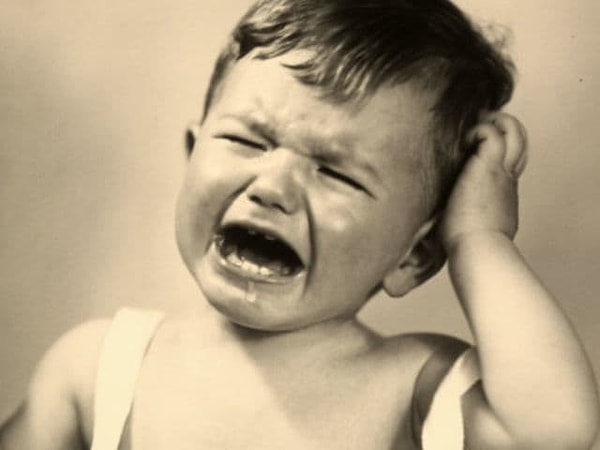 4. Когда возле тебя оказывается плачущий ребенок, ты думаешь...