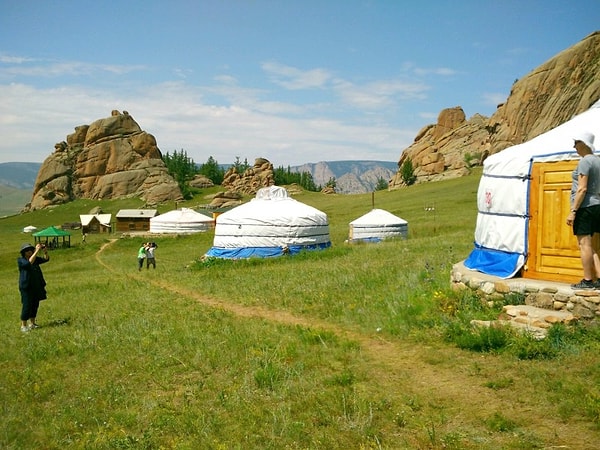 17. Провести ночь в юрте