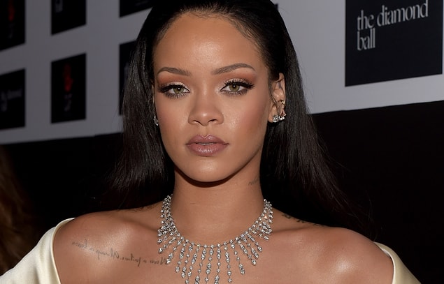 Rihanna çıktı!