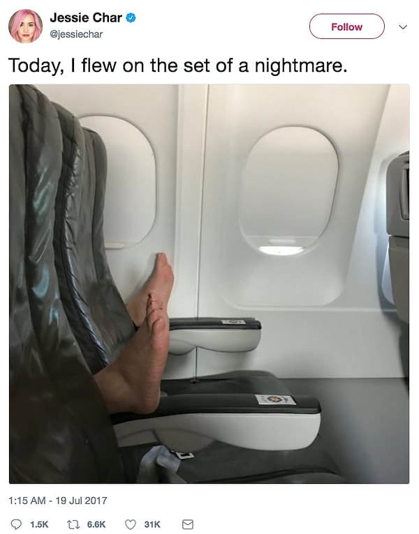 1. Тех, кто любит снимать обувь и носки (и того хуже - протягивать ноги на чужую территорию) в самолете