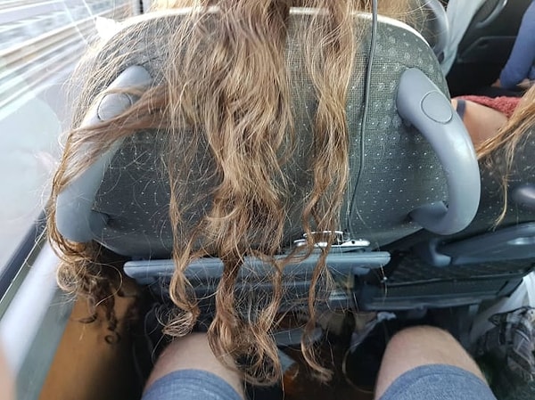 13. Тех, кто свешивает волосы позади сиденья