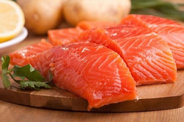 6. На обед детям аристократов готовы предложить лосось..,