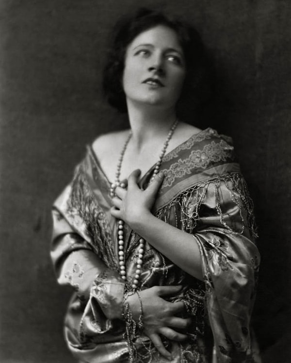 4. Каждый день перед сном Франсес Старр делала 20... кувырков. Это помогало актрисе сохранять свежий цвет лица, а также улучшало пищеварение.