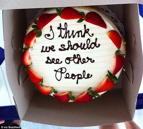 2. "Я думаю, нам нужно встретить других людей"