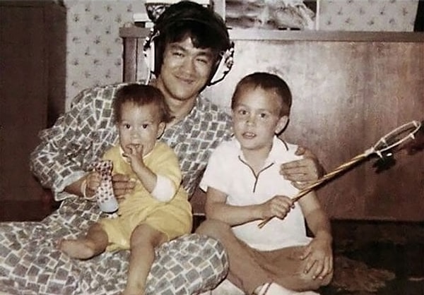 10. В апреле 1969 года у супругов рождается дочь, которую они назвали Шеннон