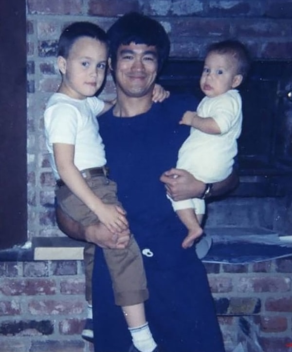 11. Оба ребенка пошли по стопам отца и стали актерами