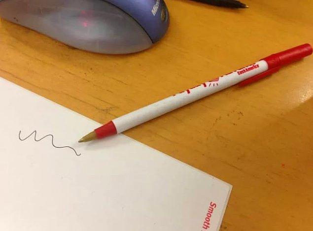 19. Kesinlikle sandığınız renk olmayan bu kalem.