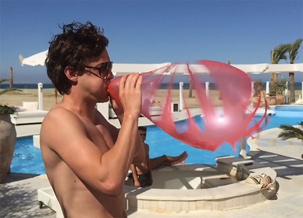 16. Момент, когда шарик лопнул