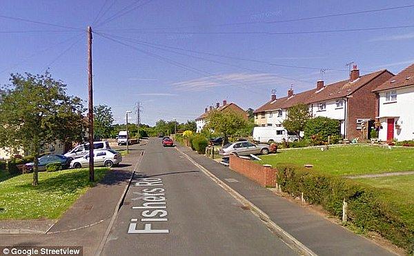 Gloucestershire'da 29 yaşındaki partneri ve 7 yaşındaki kızıyla birlikte oturan Jessica Green'in oğlu sözde bu mahalledeki komşulara rahatızlık veriyor.
