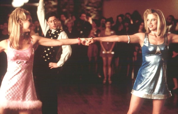 4. "Роми и Мишель на встрече выпускников"