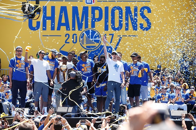 Bu olayların dışında başka bir olay da Trump ile Golden State'in basketbolcusu Stephen Curry arasında yaşandı.