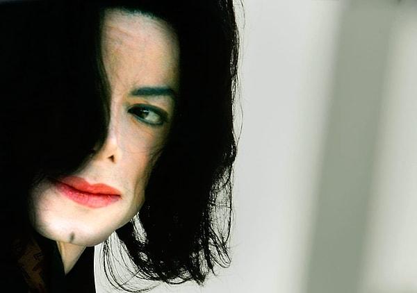 Bir kadın sevgilisi olduğunu iddia ettiği bir adamın fotoğrafını paylaştı ve adamın Michael Jackson'a olan benzerliği herkesin kafasını karıştırdı.