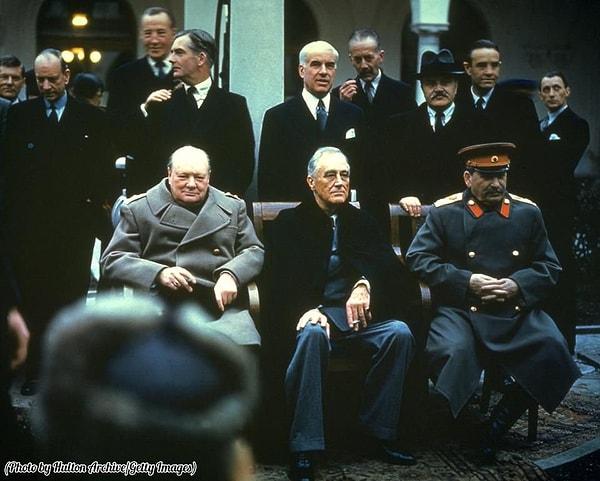 21. Yalta konferansında büyük üçlü. Churchill, Roosevelt, Stalin. 1945.