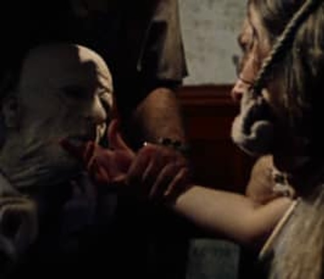 2. Teksas Katliamı filminin orijinal versiyonunda deri yüzü oynayan Gunnar Hansen, yanlışlıkla kadın oyuncu Marilyn Burns'ün parmağını kesmişti.