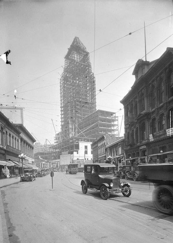 9. Los Angeles Belediye Binası City Hall'ın yapımı sırasında, 1927.