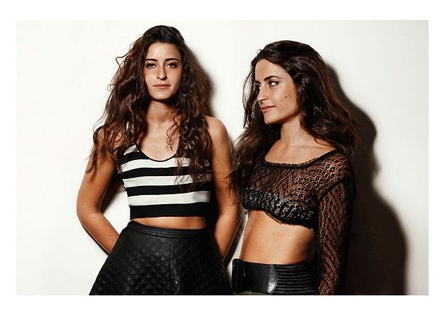 Son zamanlarda ismi en çok duyulan moda markalarından biri de Raisa&Vanessa. İki kardeşin, kendi isimlerini koydukları markası.