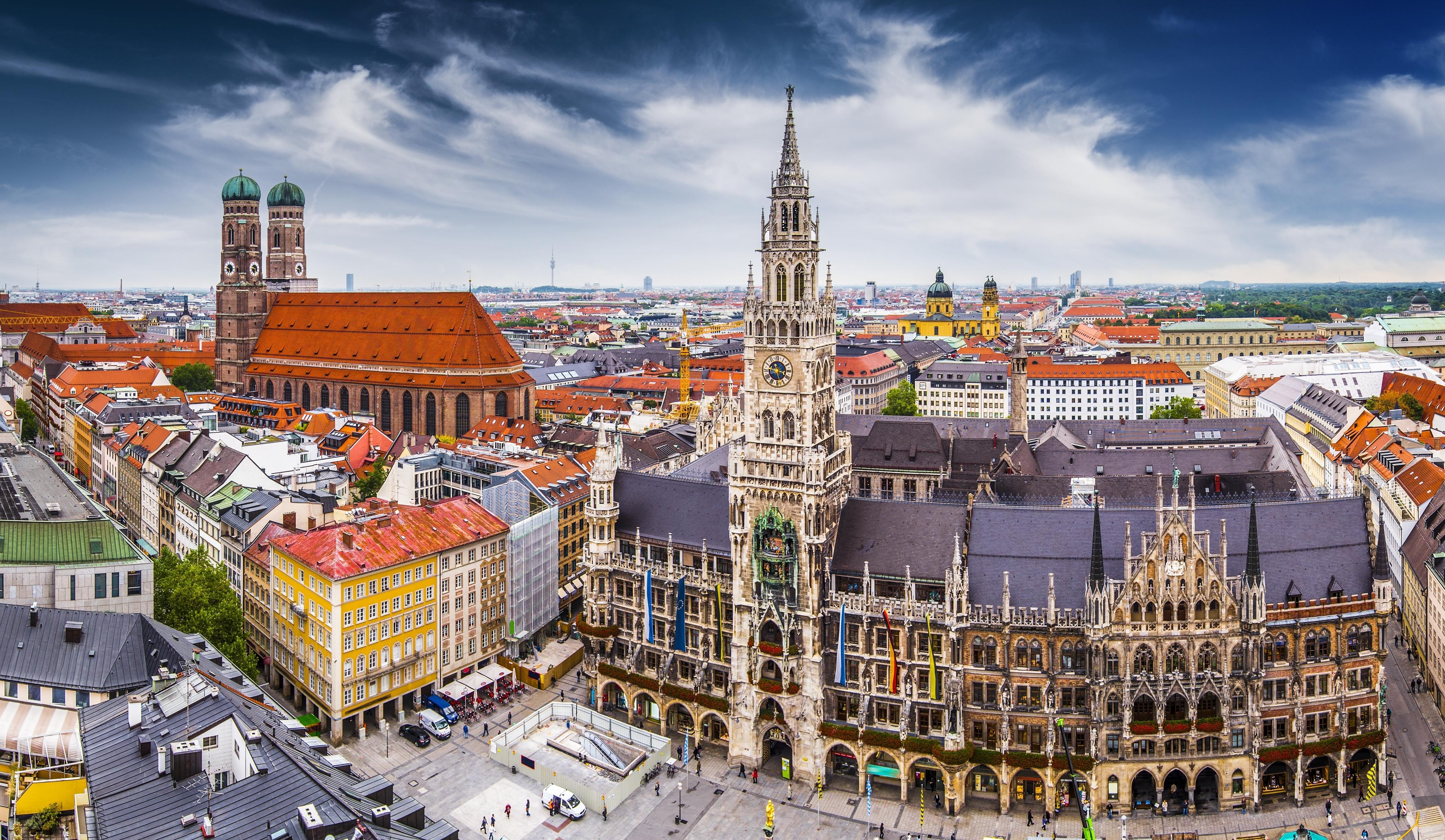 Heiliggeistkirche and Old Town Hall, Munich, Germany бесплатно