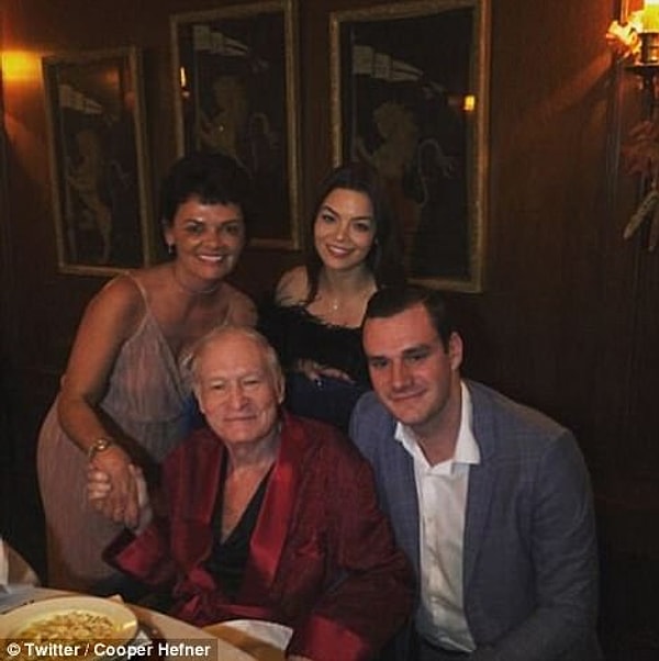 6. В последние годы жизни у Хью Хефнера начались проблемы со спиной, и он практически перестал появляться на публике.