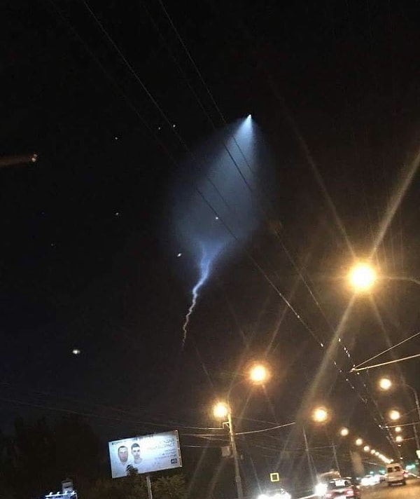 1. Множество очевидцев выложили в соцсети фото этого события: